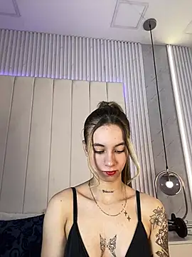 JuliaColemann online show from 02-05-26, 12:23