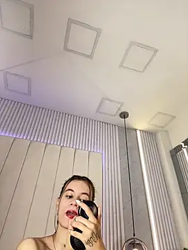 JuliaColemann online show from 03-12-26, 12:20