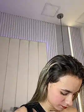 JuliaColemann online show from 04-02-26, 12:01