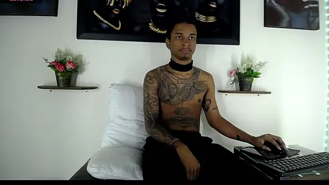 Tatoo Noah online show from 02-25-26, 01:11