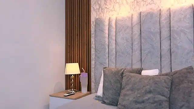 naomy smithxx online show from 04-16-26, 11:11