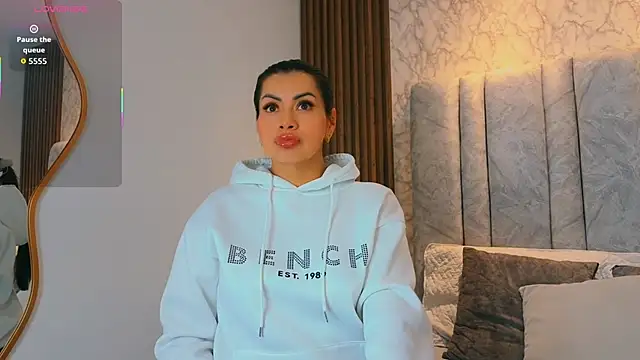 naomy smithxx online show from 03-12-26, 10:52