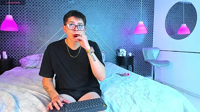 Evie demn online show from 02-20-26, 06:26