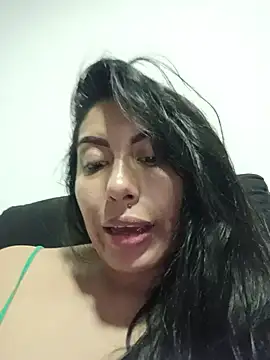 Snapshot of LizaLorini chatting on 08-04-26, 01:43 LizaLorini online show from 08-04-26, 01:43