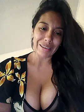 Snapshot of LizaLorini chatting on 04-25-26, 05:43 LizaLorini online show from 04-25-26, 05:43