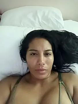 Snapshot of LizaLorini chatting on 04-22-26, 03:57 LizaLorini online show from 04-22-26, 03:57