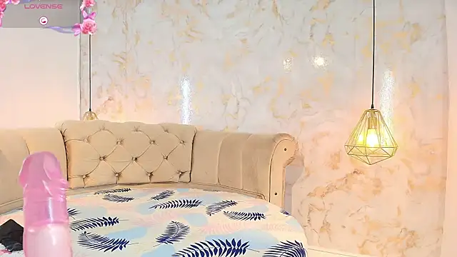 Snapshot of tifanibrown chatting on 02-13-26, 12:38 tifanibrown online show from 02-13-26, 12:38