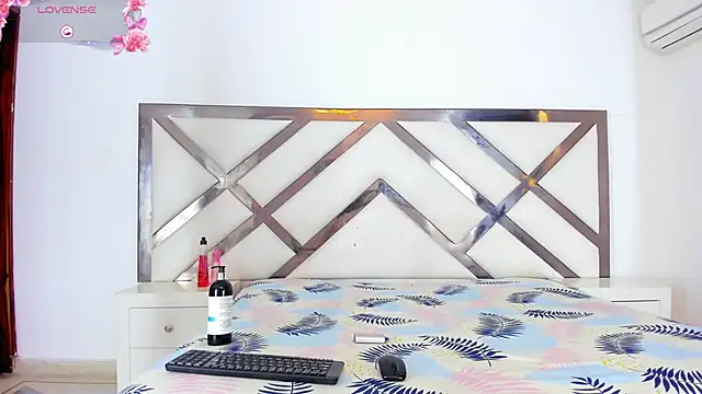 Snapshot of tifanibrown chatting on 02-17-26, 01:52 tifanibrown online show from 02-17-26, 01:52