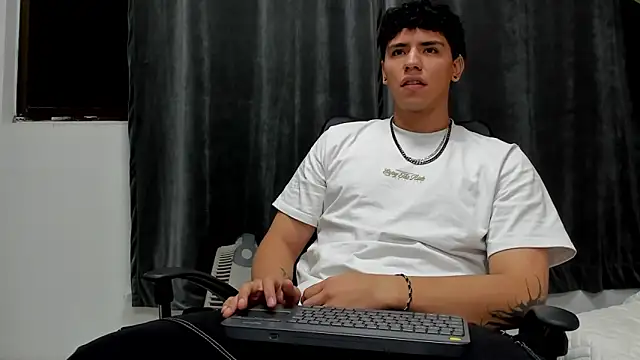 Snapshot of Tobias_Vega chatting on 03-01-26, 09:20 Tobias Vega online show from 03-01-26, 09:20