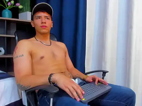 Snapshot of Tobias_Vega chatting on 02-15-26, 02:34 Tobias Vega online show from 02-15-26, 02:34