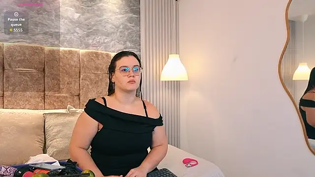 zoe hugeboobs online show from 03-04-26, 12:02