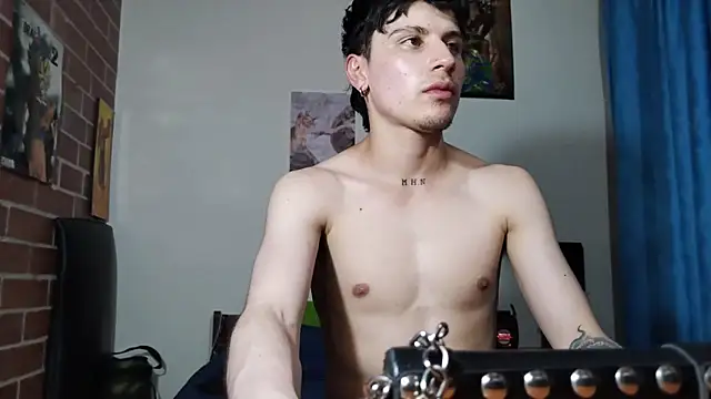 Snapshot of PaulDamico chatting on 05-08-26, 11:41 PaulDamico online show from 05-08-26, 11:41