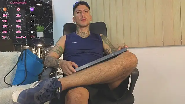 Snapshot of mister_eithan chatting on 05-06-26, 03:10 mister eithan online show from 05-06-26, 03:10