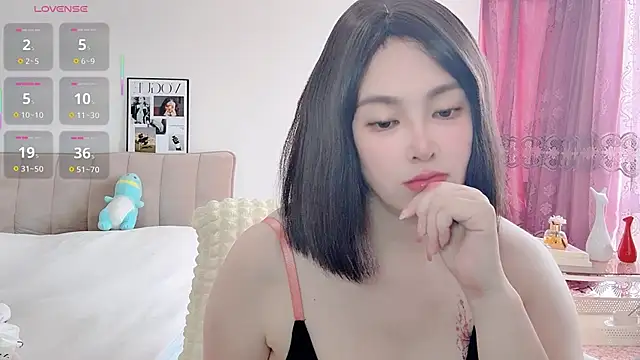 Snapshot of 10ve1y chatting on 05-03-26, 06:40 10ve1y online show from 05-03-26, 06:40