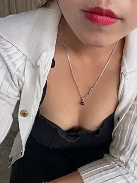 Snapshot of Lonasex99 chatting on 02-17-26, 02:31 Lonasex99 online show from 02-17-26, 02:31