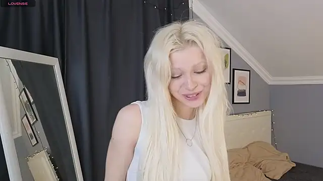 Naomi Demio online show from 04-04-26, 12:34