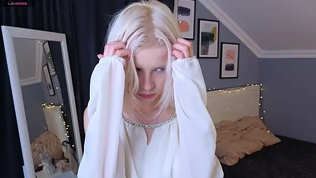 Naomi Demio online show from 03-25-26, 12:37