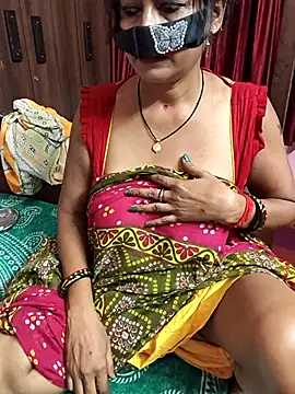 Snapshot of Little-Roshni chatting on 07-28-26, 07:39 Little-Roshni online show from 07-28-26, 07:39
