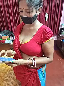 Snapshot of Little-Roshni chatting on 06-24-26, 05:55 Little-Roshni online show from 06-24-26, 05:55