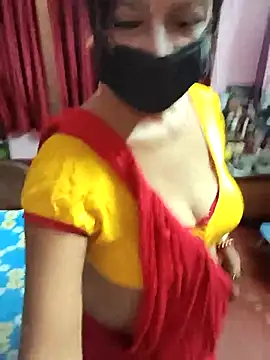 Snapshot of Little-Roshni chatting on 07-17-26, 06:05 Little-Roshni online show from 07-17-26, 06:05