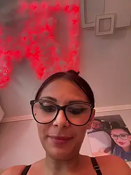 HiddendesireXO01 online show from 06-03-26, 09:43
