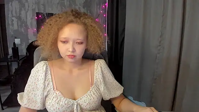Snapshot of Senya_Sol chatting on 06-21-26, 09:31 Senya Sol online show from 06-21-26, 09:31