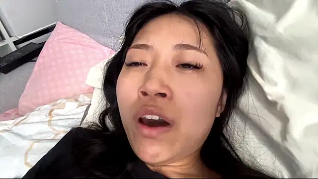 SweetMiaXO online show from 04-28-26, 10:14
