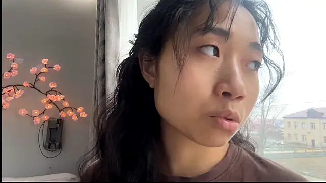 SweetMiaXO online show from 04-21-26, 01:42