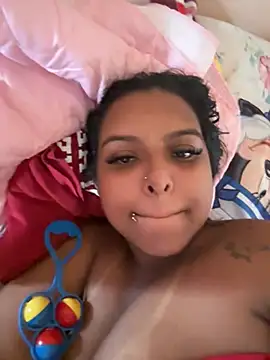 Snapshot of bella_255 chatting on 02-14-26, 06:30 bella 255 online show from 02-14-26, 06:30