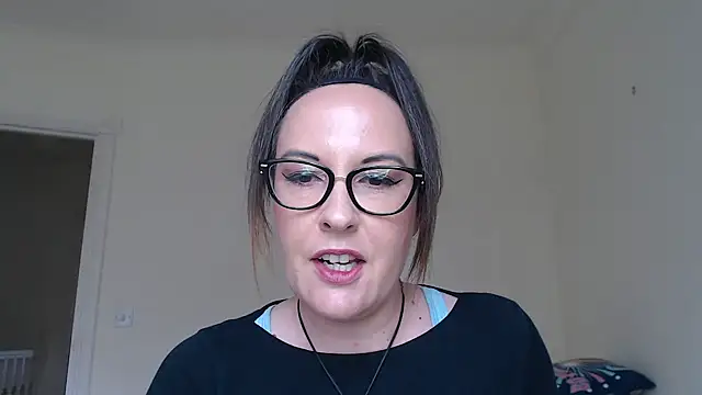Snapshot of PsychicDominatrix chatting on 05-29-26, 01:28 PsychicDominatrix online show from 05-29-26, 01:28