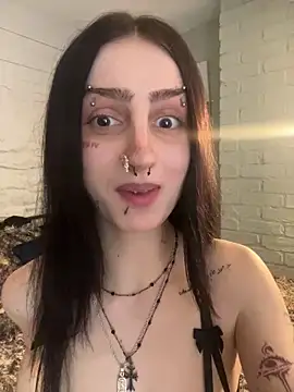 Snapshot of bellaxlauren chatting on 03-24-26, 03:45 bellaxlauren online show from 03-24-26, 03:45