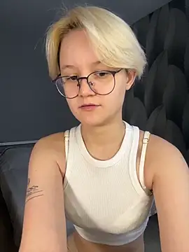 LuunaDorean online show from 02-20-26, 09:44