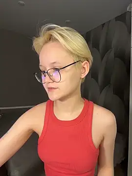 LuunaDorean online show from 02-02-26, 11:59