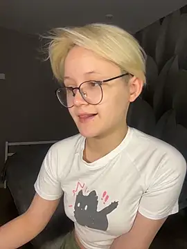 LuunaDorean online show from 02-09-26, 10:24