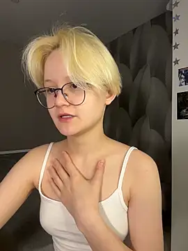 LuunaDorean online show from 02-04-26, 10:05