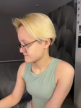 LuunaDorean online show from 02-19-26, 06:32