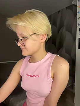 LuunaDorean online show from 02-07-26, 11:57