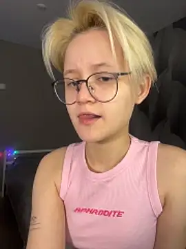 LuunaDorean online show from 02-13-26, 07:25