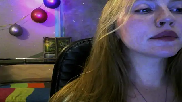 Snapshot of Space_Girls_699 chatting on 06-06-26, 04:23 Space Girls 699 online show from 06-06-26, 04:23
