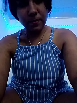 Snapshot of Ailen-cute chatting on 02-10-26, 05:39 Ailen-cute online show from 02-10-26, 05:39