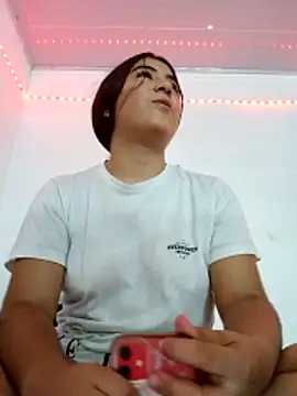 Snapshot of Ailen-cute chatting on 02-04-26, 06:14 Ailen-cute online show from 02-04-26, 06:14