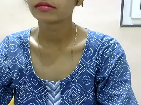 Snapshot of Kulsum_S chatting on 05-18-26, 01:27 Kulsum S online show from 05-18-26, 01:27