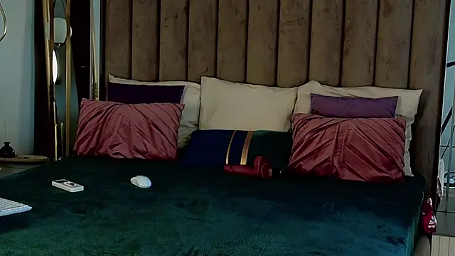 MavisReeve online show from 04-13-26, 10:41