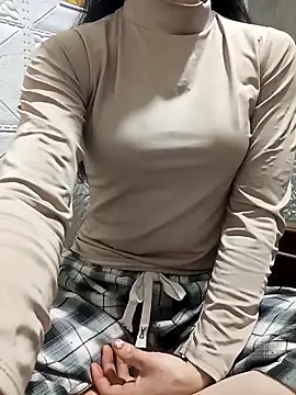 Snapshot of Kowew-nkie chatting on 02-15-26, 12:44 Kowew-nkie online show from 02-15-26, 12:44