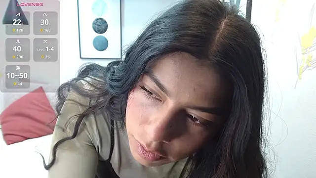 Laia white online show from 04-13-26, 11:36