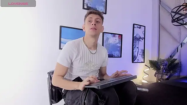 Snapshot of Jasper__jones chatting on 02-19-26, 01:52 Jasper jones online show from 02-19-26, 01:52