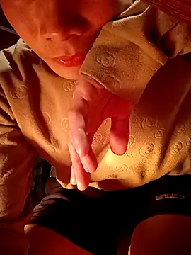 Snapshot of Henry_xx01 chatting on 02-03-26, 02:11 Henry xx01 online show from 02-03-26, 02:11