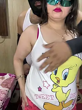 Snapshot of Indian_coupl1122 chatting on 02-22-26, 05:32 Indian coupl1122 online show from 02-22-26, 05:32