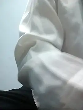 Snapshot of Noor-09- chatting on 02-12-26, 07:19 Noor-09- online show from 02-12-26, 07:19