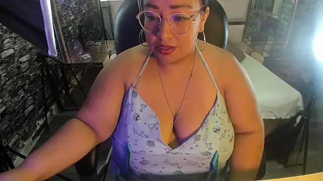 Snapshot of Shara_Oz chatting on 02-08-26, 03:04 Shara Oz online show from 02-08-26, 03:04